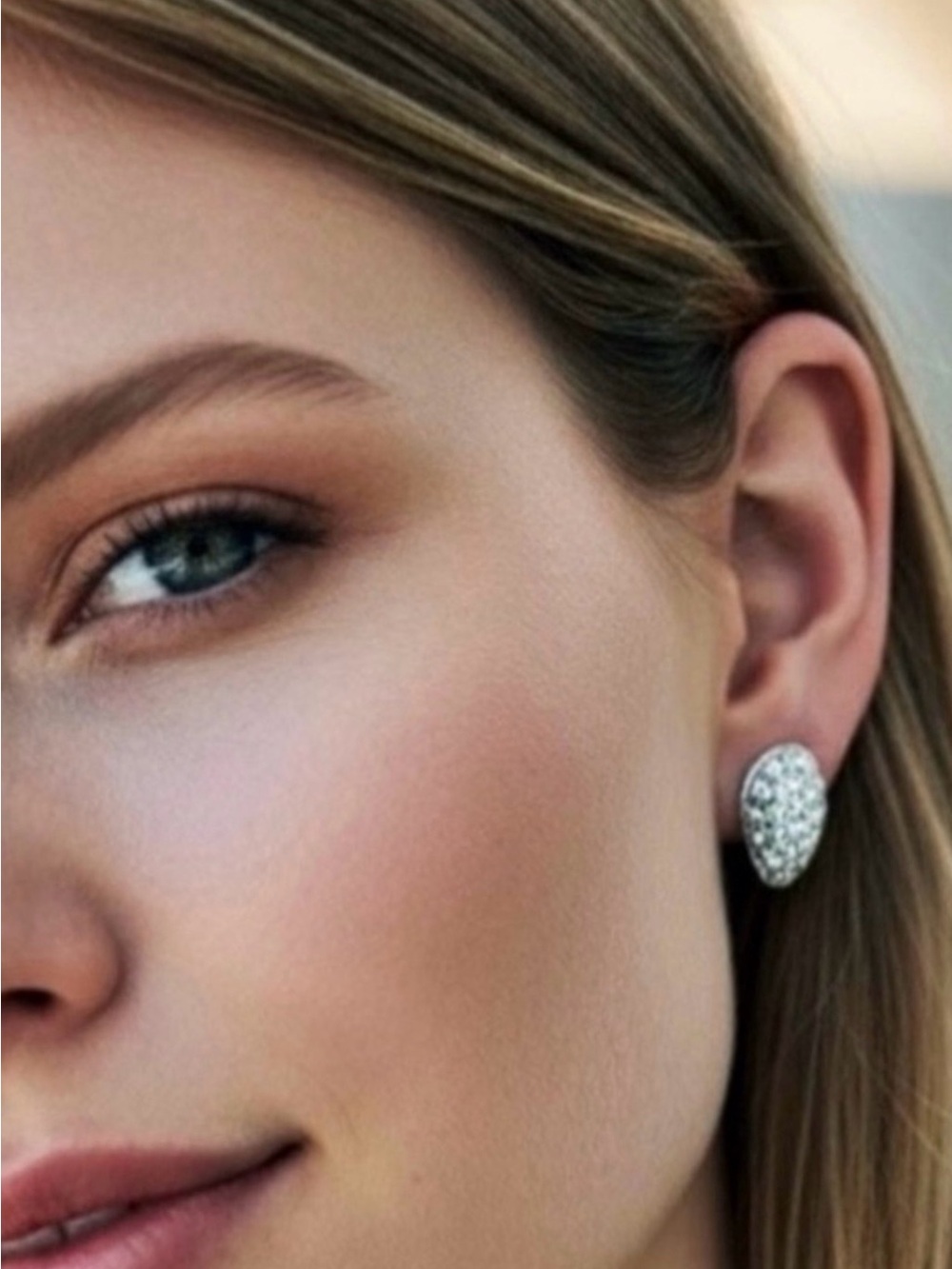 Sparkling Pavé Teardrop Stud Earrings - Silver